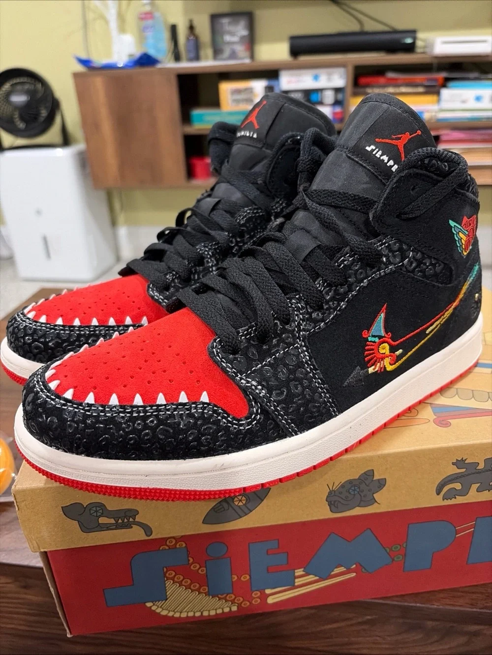 Air Jordan 1 Mid SE Siempre Familia Sz 9.5 men’s